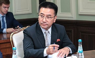 Встреча первого заместителя председателя Комитета СФ по международным делам Владимира Джабарова с руководителем группы содействия развитию корейско-российской дружбы в Верховном народном собрании КНДР Ли Чхолем