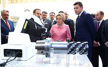В. Матвиенко и Министр промышленности и торговли А. Алиханов оценили российские инновационные разработки