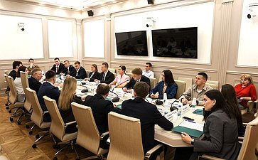 Встреча Александра Варфоломеева с членами молодежного парламента при Тульской областной Думе