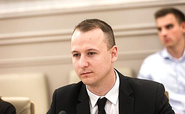 Встреча Александра Варфоломеева с членами молодежного парламента при Тульской областной Думе