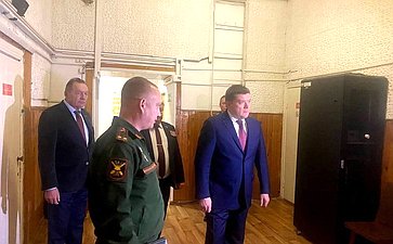 Николай Журавлев в рамках рабочей поездки в регион посетил военкомат, оценил материально-техническое состояние комиссариата