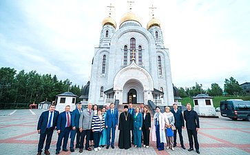 В рамках выездного заседания Комиссии СФ по развитию креативных (творческих) индустрий и народных художественных промыслов в России сенаторы посетили культурно-просветительные и социальные объекты