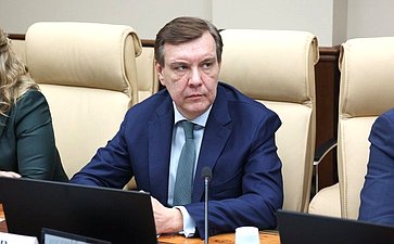Совещание Комитета СФ по экономической политике «Вопросы увеличения производства автомобилей для оказания услуг такси с учетом требований к уровню их локализации»
