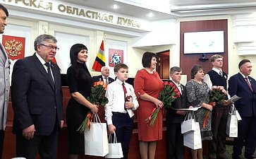 Валерий Рязанский и Александр Михайлов в Курске наградили детей-героев