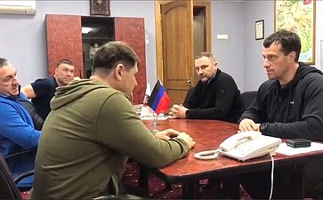 Эдуард Исаков привез в Луганскую и Донецкую народные республики гуманитарную помощь