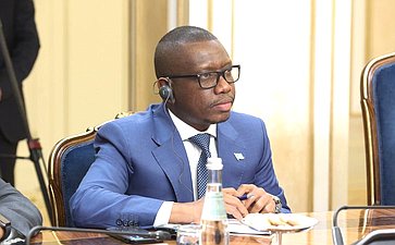 Валентина Матвиенко провела встречу с Председателем Сената Федерального парламента Федеративной Республики Сомали Абди Хаши Абдуллахи