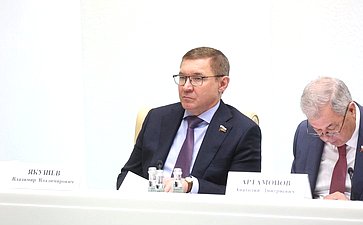 Владимир Якушев