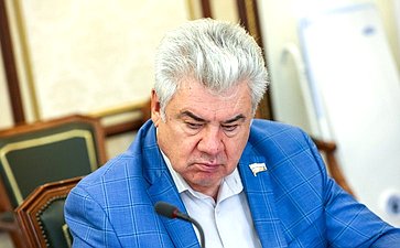 Виктор Бондарев