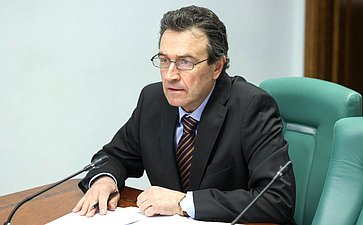 Круглый стол Комитета Совета Федерации по федеративному устройству, региональной политике, МСУ и делам Севера на тему «Актуальные проблемы развития сегмента строительства малоэтажных жилых комплексов»