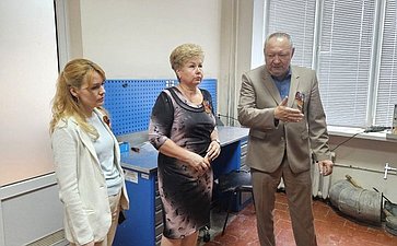 Ольга Бас и Дарья Лантратова в ходе работы в регионе посетили протезно-ортопедический завод