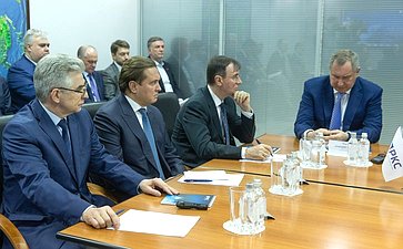 Дмитрий Рагозин в Научном центре оперативного мониторинга Земли РКС
