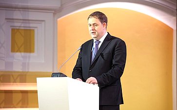 Пленарное заседание «Народные художественные промыслы и креативные индустрии. Перспективы развития». XII форум регионов России и Беларуси