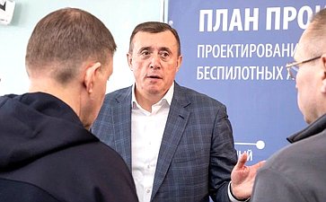 Сенаторы РФ ознакомились с работой предприятия, производящего боевую технику на Сахалине