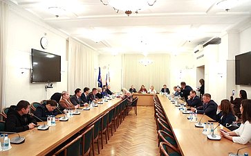 Сенаторы обсудили успешные практики и предложения по развитию НКО