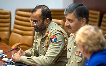 Встреча В. Бондарева с делегацией Университета Национальной обороны Исламской Республики Пакистан