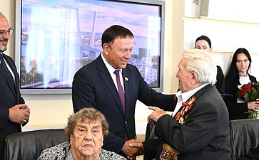 Александр Ролик совместно с главой Владивостока Константином Шестаковым провел встречу с проживающими в столице Приморья ветеранами — участниками боев с милитаристской Японией в августе-сентябре 1945 года