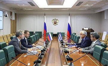 Заместитель Председателя Совета Федерации Константин Косачев провел встречу с Чрезвычайным и Полномочным Послом Республики Куба в РФ