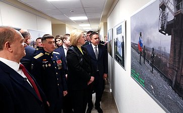 В Совете Федерации состоялось открытие фотовыставка «Герои Гостомеля»