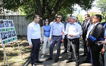 Андрей Яцкин в ходе рабочей поездки в регион ознакомился с ходом работ по реновации городской среды Таганрога