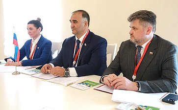 Сенаторы Мохмад Ахмадов и Юлия Лазуткина провели встречу с Председателем Комитета по здравоохранению, государственных услуг и окружающей среды Консультативного совета Государства Катар Мубараком Аль-Кувари