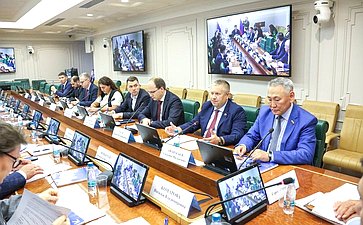 Круглый стол на тему «Обеспечение устойчивого развития арктических поселков и сел»