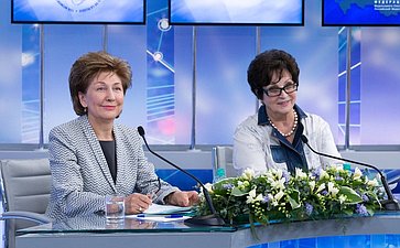 Г. Карелова и Е. Лахова провели встречу с активом Союза женщин России