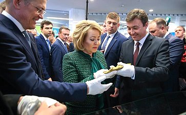 Председатель СФ осмотрела выставку достижений Республики Башкортостан