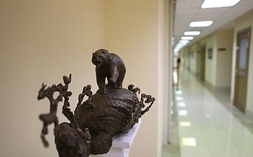 Открытие в Совете Федерации выставки скульптуры и графики Олега Закоморного