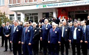Российские сенаторы посетили школу № 192 им. Г. Варданяна