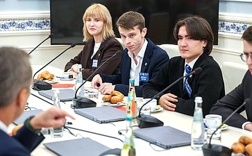 Андрей Яцкин провел встречу со студентами Донского государственного технического университета (г. Ростов-на Дону), победителями конкурса направления «Транспорт» первого межрегионального студенческого слета «Будущее Приазовья»