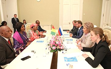 Встреча В. Матвиенко с супругой Президента Гвинейской Республики, главой Фонда защиты материнского и детского здоровья Джене Кабой Конде
