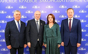 В Парламентском центре Алтайского края состоялось выездное заседание Комитета СФ по конституционному законодательству и государственному строительству и Комитета СФ по федеративному устройству, региональной политике, местному самоуправлению и делам Севера