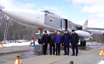 Андрей Базилевский в рамках работы в регионе побывал в Комсомольском муниципальном районе, где посетил одну из войсковых частей Восточного военного округа