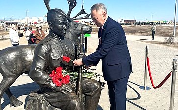 Сахамин Афанасьев принял участие в торжественных мероприятиях, приуроченных к 80-летию Победы