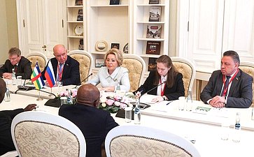 Валентина Матвиенко провела встречу с Председателем Национального собрания Центральноафриканской Республики Симплисом Матьё Саранджи