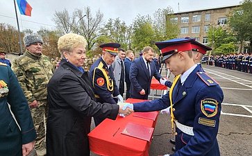 Ольга Бас в ходе поездки в регион посетила ГБОУ ЛНР «Республиканский казачий кадетский корпус имени маршала авиации Александра Ефимова»