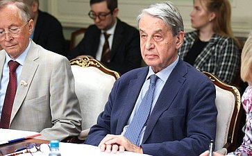 Круглый стол на тему «Укрепление культурного суверенитета Российской Федерации в контексте формирования полицентричного миропорядка. Проблема западоцентричности современной массовой культуры»