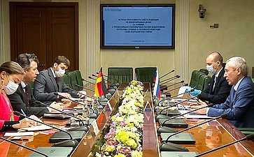 Член Комитета СФ по международным делам А.Климов провел встречу с Послом Германии в России Г. А. фон Гайром