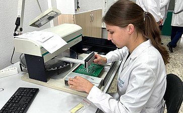 Николай Владимиров и заместитель министра промышленности РФ Василий Шпак посетили ведущее промышленное предприятие Чувашии