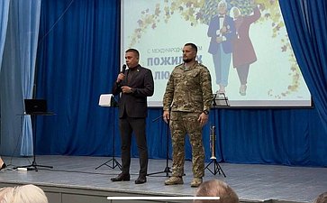 Айрат Гибатдинов поздравил ульяновцев с Днем пожилого человека