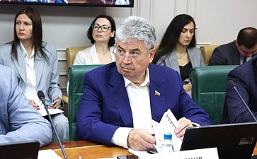 Геннадий Емельянов