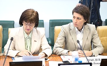 Е. Попова и Т. Лебедева