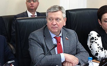 Александр Лутовинов