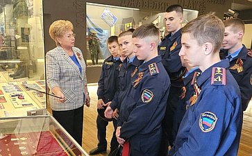 Ольга Бас провела в ЛНР урок мужества «Две войны — два мира»