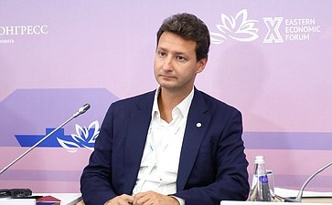 Сессия «ИИ и креативная конкуренция: как защищать авторов и поощрять генеративные коллаборации». X Восточный экономический форум