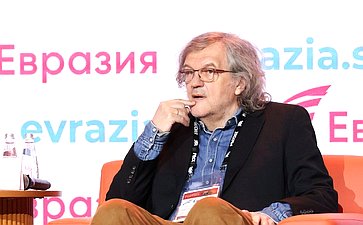 Константин Косачев обратился с приветственным словом к участникам Общественно-деловоого форума «Евразия – территория традиционных ценностей» (фото — Пресс-служба АНО «Евразия»)