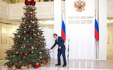 Александр Брыксин исполнил мечту трехлетней девочки из Курской области в рамках акции «Елка желаний»