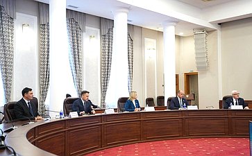 Сенаторы приняли участие в совещании по строительству школы в г. Братске