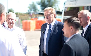 Сергей Лукин осмотрел ход работ строящегося детского сада и оценил степень готовности объекта