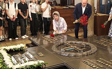 Екатерина Алтабаева приняла участие в торжественных мероприятиях, посвященных памятной дате — завершению Первой обороны Севастополя